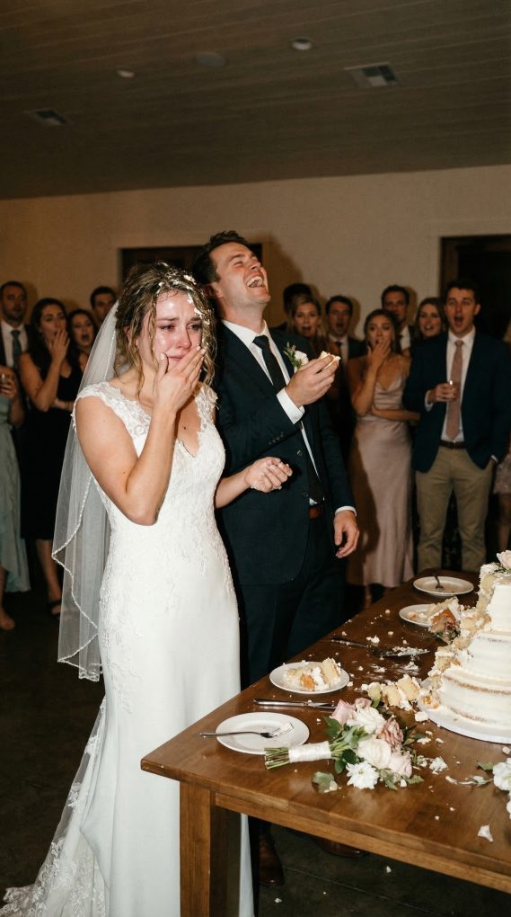 A_deeply_emotional_photorealistic_wedding_scene_se_delpmaspu (1)