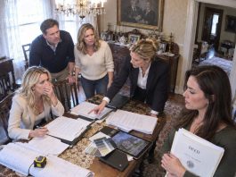 “This home has been family property for generations,” sister told buyers, signing contracts. They’d planned renovations. When the title board requested proof of ownership, her deal vanished faster than antique dust…
