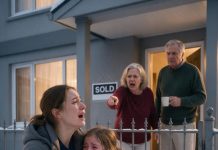 My mother told my 7-year-old she was HOMELESS after she came home to a huge SOLD sign at the house—and made her wait at the gate for four hours in the snow. When I found out, I said only, “Ok.” Sixteen hours later, my parents got a call and started screaming…My daughter was still gripping the iron gate when I found her. Snow had crusted on her backpack. She tried to say “Mom,” but her teeth clicked together instead. I pulled Lily against me and called 911.