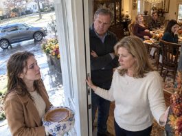On Thanksgiving, my parents stopped me at the front entrance and said, “You’re not invited. Go home.” Behind them, I saw my sister, my uncle, and even my best friend laughing around the table. I just nodded, got back in my car, and made one quick phone call. Twenty minutes later, my phone blew up… and the screaming started.