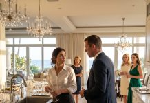 Mom Hid Me in the Kitchen While My Sisters Waited Under Crystal Chandeliers for Billionaire Alexander Hayes. He Walked Past Them, Found Me Washing Dishes, Asked Why I Was Serving Everyone Else—and Within Minutes, the Dinner My Mother Staged Began Falling Apart