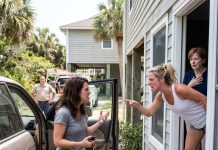At Our Beach House, My Sister Claimed the Bedrooms Because “We Voted,” and Mom Said I Hadn’t Paid for Anything. I Quietly Took a Call Outside. Five Minutes Later, the House Went Dark—and Everyone Started Wondering Why the Only Keys Were in My Hand.