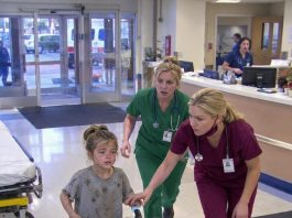 “My mommy has been sleeping for three days””: A 6-year-old girl pushed a wheelbarrow for miles to save her newborn twins — and what happened next left everyone speechless…