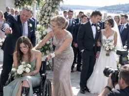 My parents seated me behind a pillar at my brother’s wedding. “People don’t need to see your leg today.” Then they asked me to skip the family photo. I smiled and left quietly. Two weeks later, the newspaper ran a story about the veteran who lost her leg saving her unit. Mom called crying…