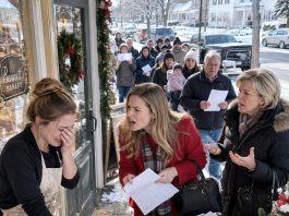 My sister took $19K in Christmas orders after I said no. Mom still told me, “Let it go for one night.” I drove to her house on Christmas Eve, saw my sister’s car—and kept going.
