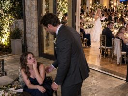 “Pretend you’re with me,” a stranger whispered after finding me sitting completely alone at my sister’s wedding. I had no idea who he was, but when I took his arm and walked back into the reception, my sister’s jaw literally dropped.