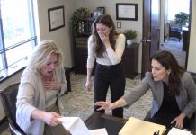 For five years, Mom laughed at me for spending every Saturday helping an old man. Then he died, and his lawyer gave me something his greedy relatives never expected. Mom tore open the envelope—and nearly collapsed when she read the first line.