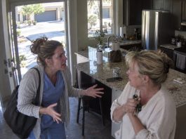 “That car belongs to this family, not just you,” my mother snapped before helping my sister take the vehicle I paid for myself. Hours later, I was stranded in the desert—but the moment I showed the police what Mom had written, the entire story changed.