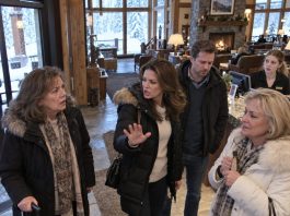 My daughter-in-law deliberately left me stranded at a mountain lodge while her mother took the final room. Everyone expected me to leave in tears. Instead, I walked straight to the front desk and revealed something they never saw coming.