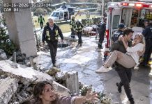 During the earthquake, I was trapped in the rubble with my feverish son, but my husband carried his assistant to the ambulance instead. Just then, my father landed by helicopter…