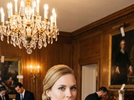 My mother-in-law reached across the dinner table to grab my family jewelry, assuming I’d submit to her entitlement as always. But the moment her fingers touched the velvet box, two suit-clad security guards stepped into the dining room, freezing the entire family in absolute silence.