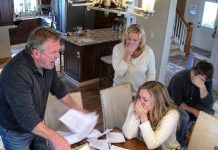 My parents disowned me over a crime I never committed, and my entire family turned against me! I spent five years living with their betrayal. Then the truth finally surfaced, revealing a secret so devastating that my parents could barely face me…