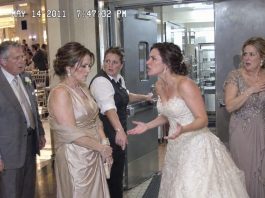 My sister’s wedding planner handed me a paper plate and ordered me to sit on a plastic crate behind the kitchen! My sister laughed while our parents looked away. I quietly canceled the venue agreement I controlled. Minutes later, hundreds of guests were ordered outside!