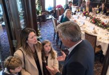 “We wanted today to be peaceful, so why are you here?” my dad whispered when I arrived at the holiday brunch with my children. I refused to make a scene, took my daughter’s hand, and walked out. What happened over the next hour made him realize he hadn’t just ruined brunch—he may have destroyed our relationship for good.
