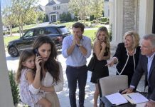 His mistress wore my anniversary bracelet. My in-laws laughed, forcing me to sign a no-asset divorce. Holding my daughter, I calmly called my husband: “Bring your family to kneel before my lawyer in 3 minutes, or all of you go to federal prison tonight.”