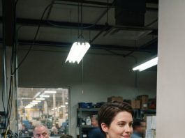I poured my heart and soul into the plant for years, only to watch them arrogantly hand the promotion I deserved straight to the boss’s incompetent brother. Instead of arguing or breaking down in tears, I stayed calm, packed my desk, and clocked out precisely at 5 PM. I let the entire plant face the chaos alone—and finally learn my true, irreplaceable value the hard way…