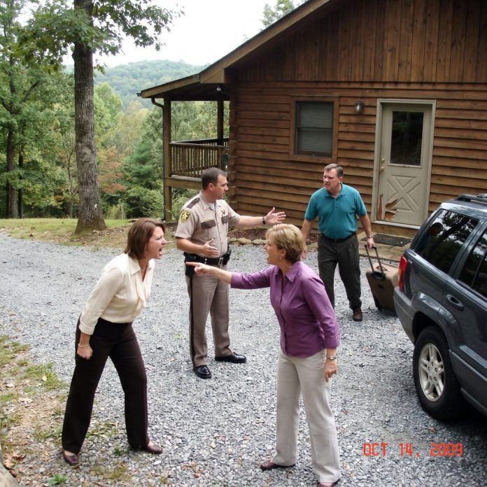 Family_confronting_deputy_outsid…_2K_20261024225938