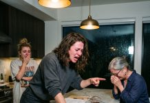 My sister texted, “I’m quitting my job. You’ll take care of us while I figure things out.” I said, “That’s not on me,” and signed a contract to work abroad starting Monday. Then, just 10 minutes later, mom texted me…