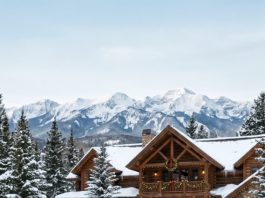 Ten members of my family drove to the luxury Christmas cabin I’d paid $12,500 for, leaving me behind without a word. They’d even removed me from the family group chat. When my daughter-in-law said they simply forgot me, I smiled, opened my laptop, and made three clicks. Then the resort called them.