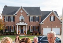 “Move your things. We need the bedrooms,” my stepmother demanded as her family unloaded eight suitcases onto my porch for Thanksgiving. She even had a spare key she wasn’t supposed to possess. But the lock wouldn’t turn. Then a black SUV pulled up, and my late mother’s attorney stepped out holding her will.