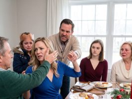 Christmas dinner fell silent after Dad slapped me 5 times. My sister had insulted my daughter, and we’d argued. He angrily spat, “You’re trash! Your sister is successful, you’re just a parasite!” I took out my phone. “Stop every automatic payment from my account,” I told the bank. Dad’s smile vanished when I added…