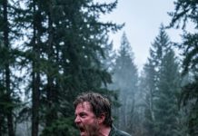 Left stranded in the deep forest without food or phone service, I thought my family abandoned us to die until I found the truth in my pocket.