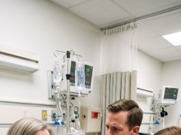 I COLLAPSED AT WORK, BUT MY SON NEVER CAME TO THE HOSPITAL. HIS WIFE EVEN POSTED: ‘PERFECT DAY WITHOUT THE DRAMA QUEEN!’ THREE DAYS LATER, SICK AND HEARTBROKEN, I SAW 83 MISSED CALLS FROM HIM: ‘MOM, WE NEED YOU URGENTLY. ANSWER NOW.’ WITHOUT THINKING TWICE, I…