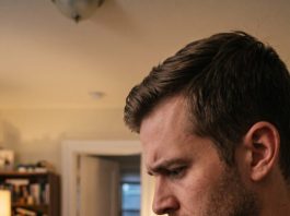 I quietly bought a duplex of my own and told absolutely no one to keep my peace. But while peacefully visiting my parents, my security cameras suddenly flashed with live footage of complete strangers casually walking through my private living room. My heart stopped. Without a second thought, I picked up my phone and dialed the police…