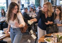 Three years after my parents’ divorce, I walked into a restaurant and found my mother having dinner with a daughter I barely knew existed. The moment she saw me, her face tightened—and what she tried to do with Venmo before leaving made me realize our “accidental” reunion wasn’t innocent at all.