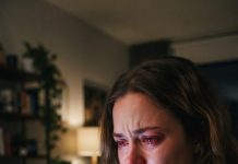My heart completely shattered when my aunt accidentally sent me a group video of my own family laughing and calling me a “pathetic failure”—despite the fact that I had been secretly paying all their bills for years. I stayed silent, biding my time, until the next payment deadline arrived…