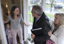 My parents abandoned me when I needed them most, and not one of them came when I gave birth alone. Three years later, they suddenly returned, acting as if they could simply claim a place in my child’s life. Then a little girl peeked out from behind me, and my mother grabbed my father’s sleeve so hard her hand started shaking.