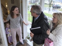 My parents abandoned me when I needed them most, and not one of them came when I gave birth alone. Three years later, they suddenly returned, acting as if they could simply claim a place in my child’s life. Then a little girl peeked out from behind me, and my mother grabbed my father’s sleeve so hard her hand started shaking.