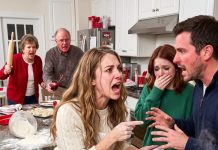 My judge mother called: “Secretly turn your 250 million dowry into gold, away from your husband’s family.” I heard why, froze, then smiled and said, “Mom, I’ll go get some vinegar.”